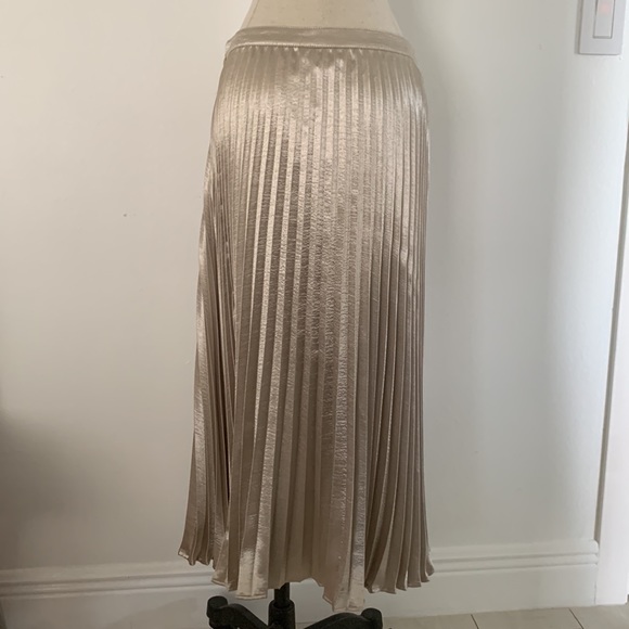 DKNY NWT Gold Satin Pleated Skirt size 8 - Picture 5 of 15